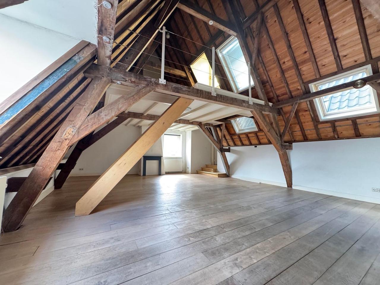 90 m² with Canal-Side Balcony - Image 3