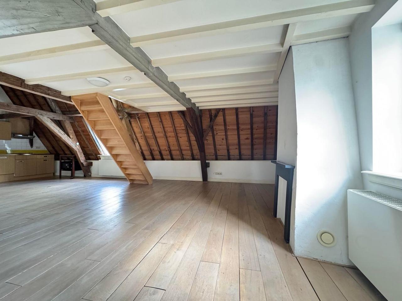 90 m² with Canal-Side Balcony - Image 4