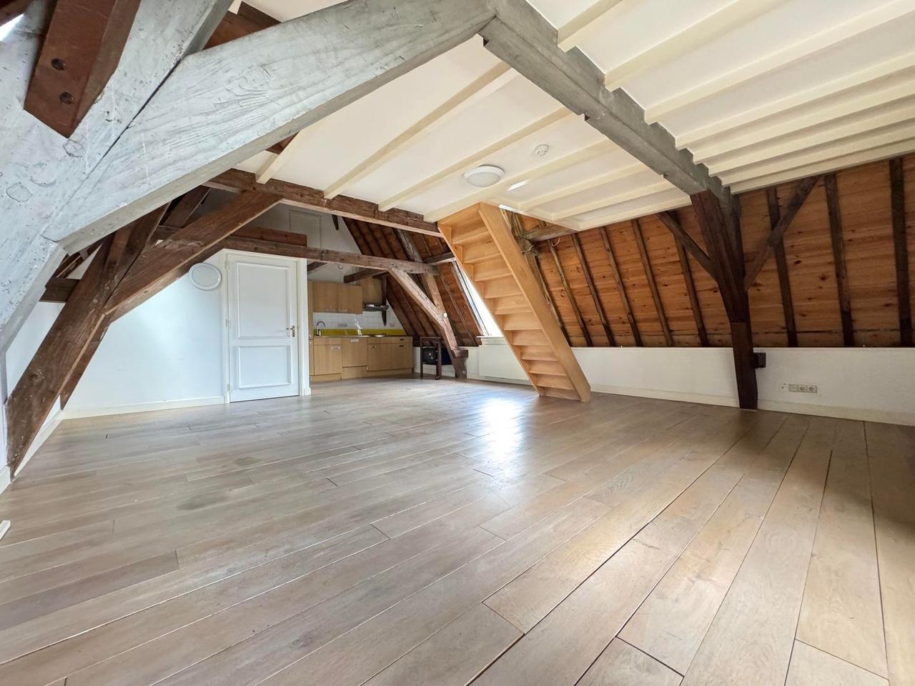 90 m² with Canal-Side Balcony - Image 5