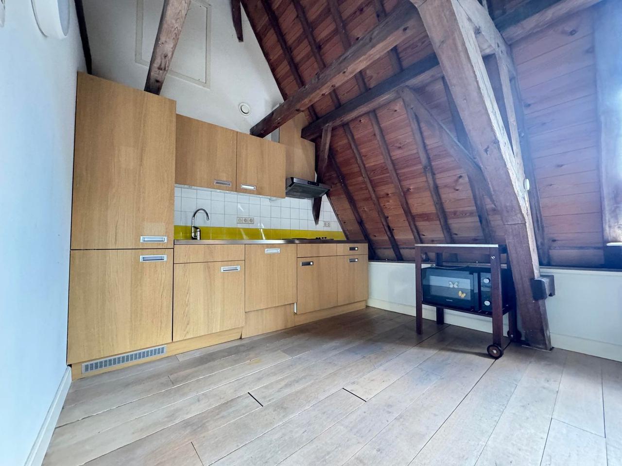 90 m² with Canal-Side Balcony - Image 9