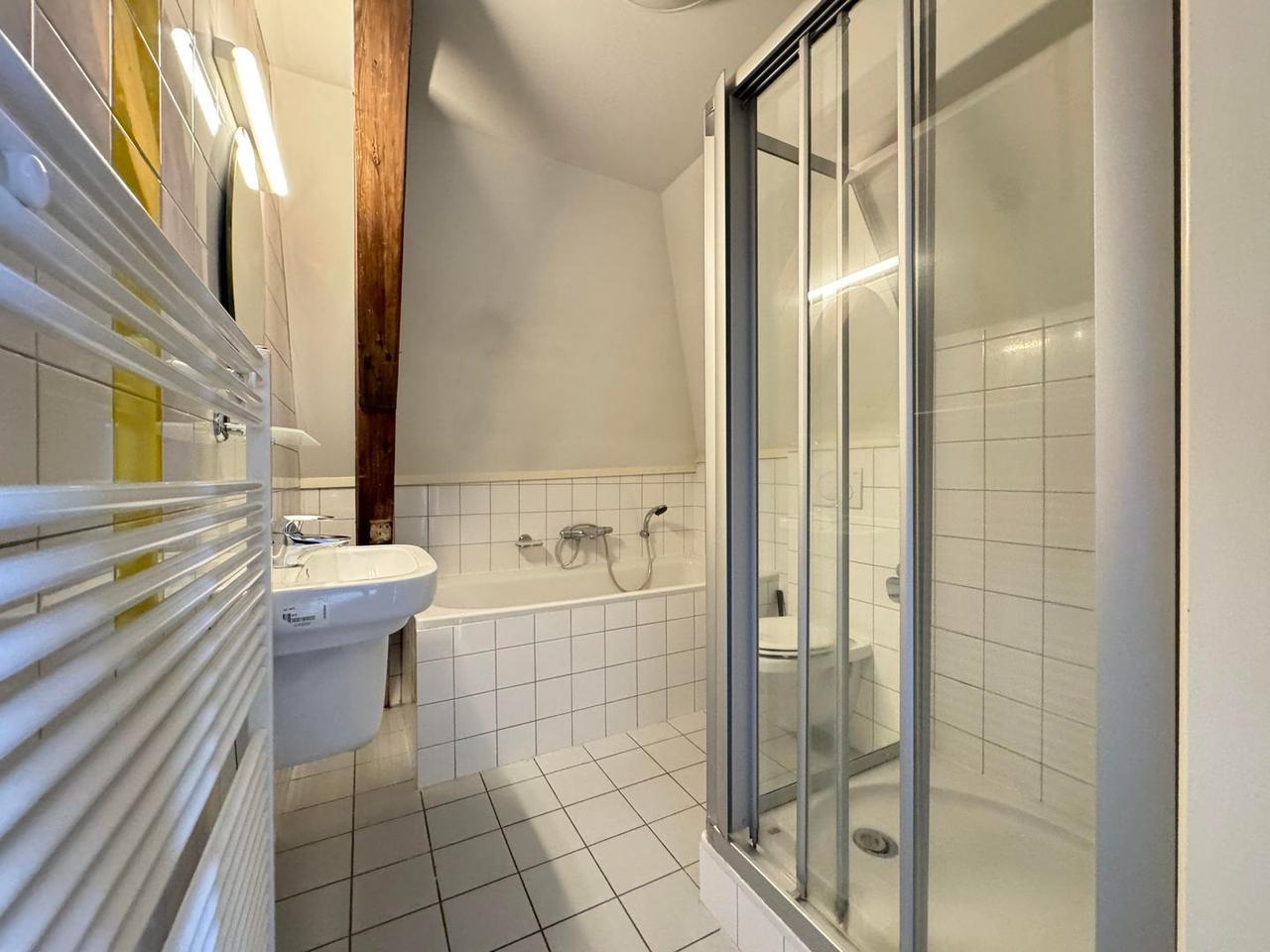 90 m² with Canal-Side Balcony - Image 21