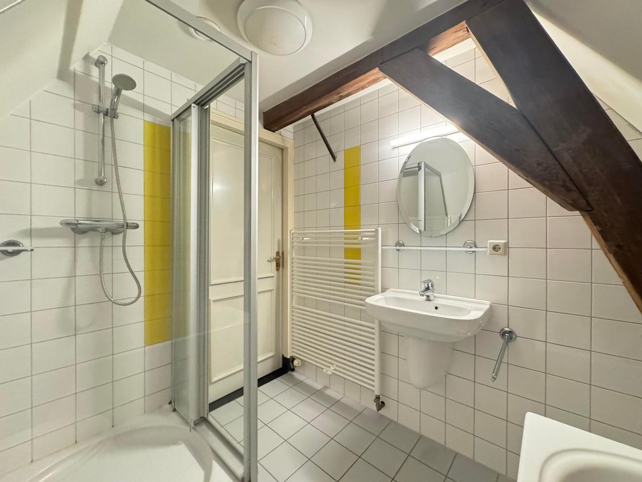 90 m² with Canal-Side Balcony - Image 24