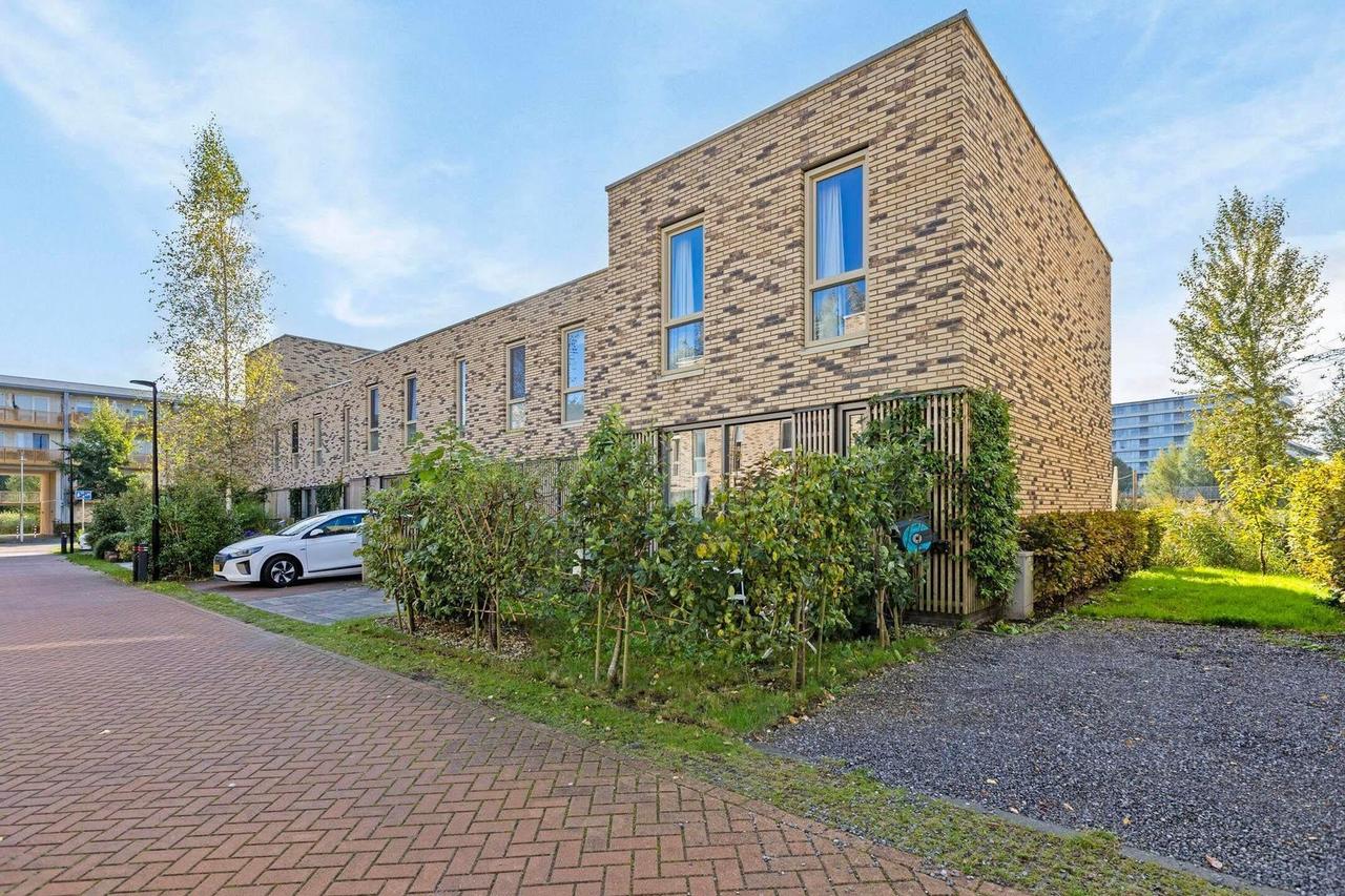 Woning aan het water met terras - Afbeelding 1