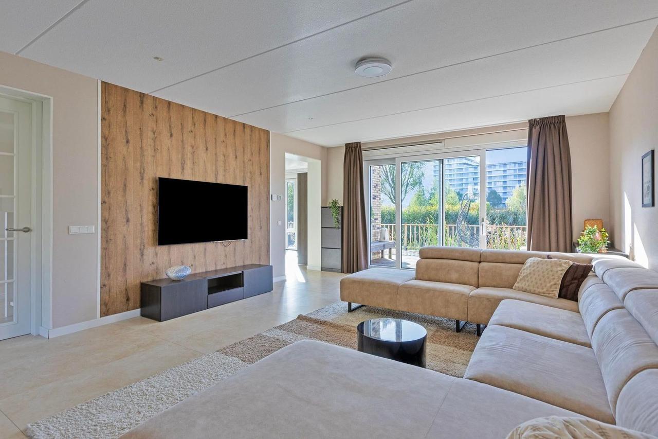 Woning aan het water met terras - Afbeelding 5