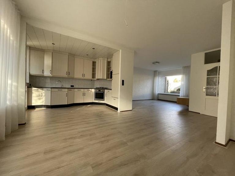 Terraced house with 5 bedrooms and garden - Image 2