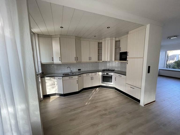 Terraced house with 5 bedrooms and garden - Image 4