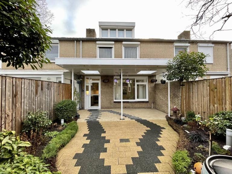Terraced house with 5 bedrooms and garden - Image 7