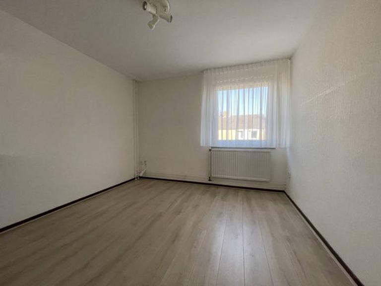 Terraced house with 5 bedrooms and garden - Image 9