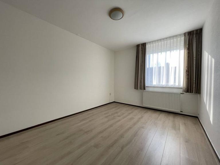Terraced house with 5 bedrooms and garden - Image 10