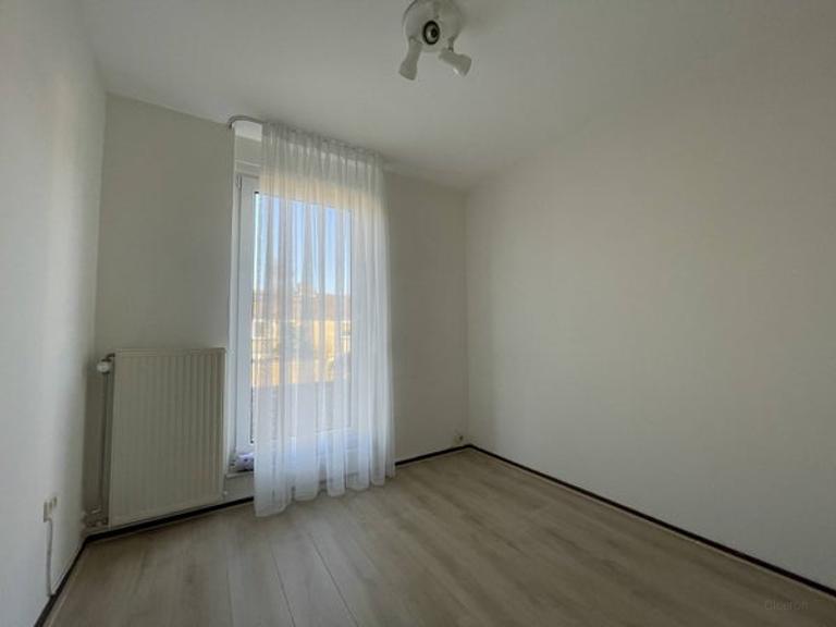 Terraced house with 5 bedrooms and garden - Image 11