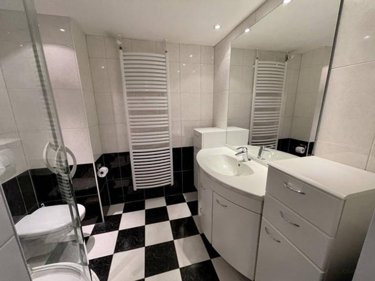 Terraced house with 5 bedrooms and garden - Image 15