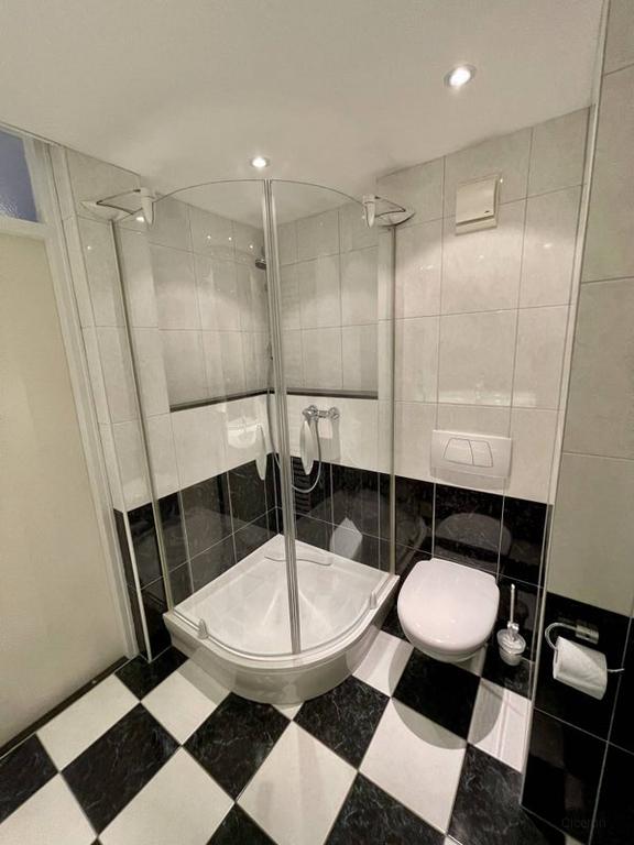 Terraced house with 5 bedrooms and garden - Image 16