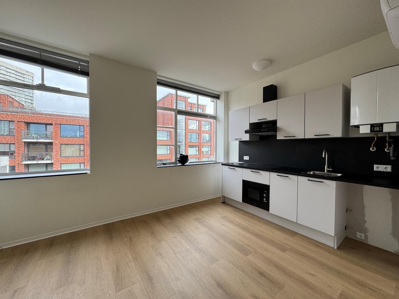 Studio met veel licht in Helperpark - Afbeelding 2