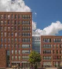 Serre met ochtendzon in Bijlmer Oost