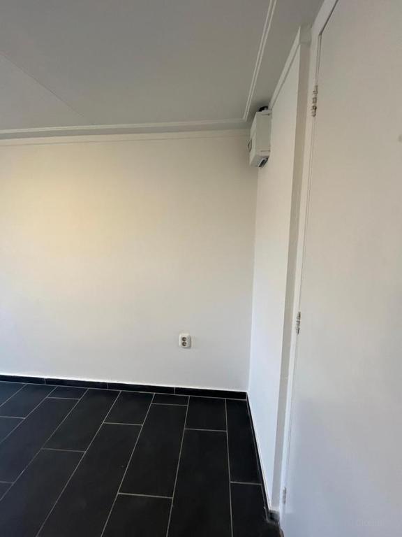 55 m² Studio with Separate Bedroom - Image 5