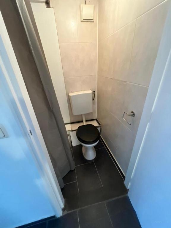 55 m² Studio with Separate Bedroom - Image 12