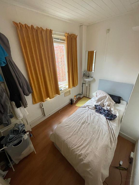 Double student room of 20m² in Helpman - Image 4