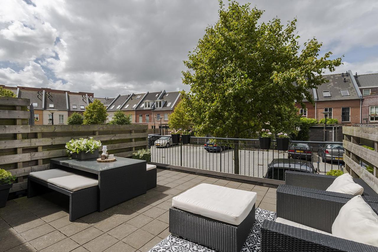 City Villa with Roof Terrace and Garage - Image 1