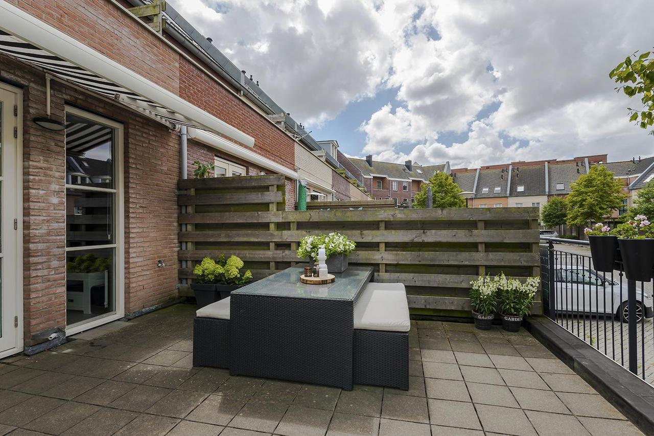 City Villa with Roof Terrace and Garage - Image 14