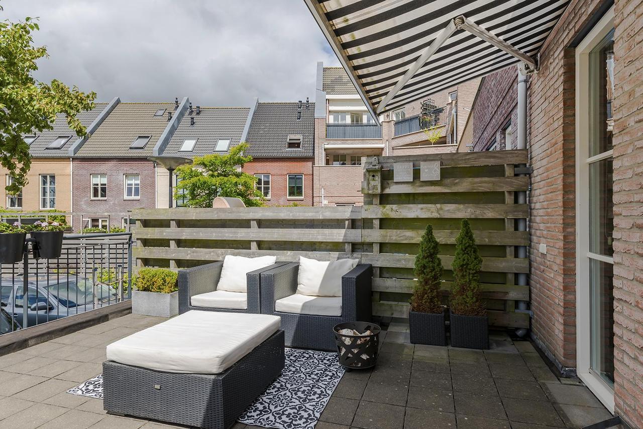 City Villa with Roof Terrace and Garage - Image 15