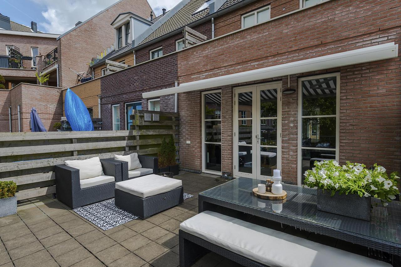 City Villa with Roof Terrace and Garage - Image 16