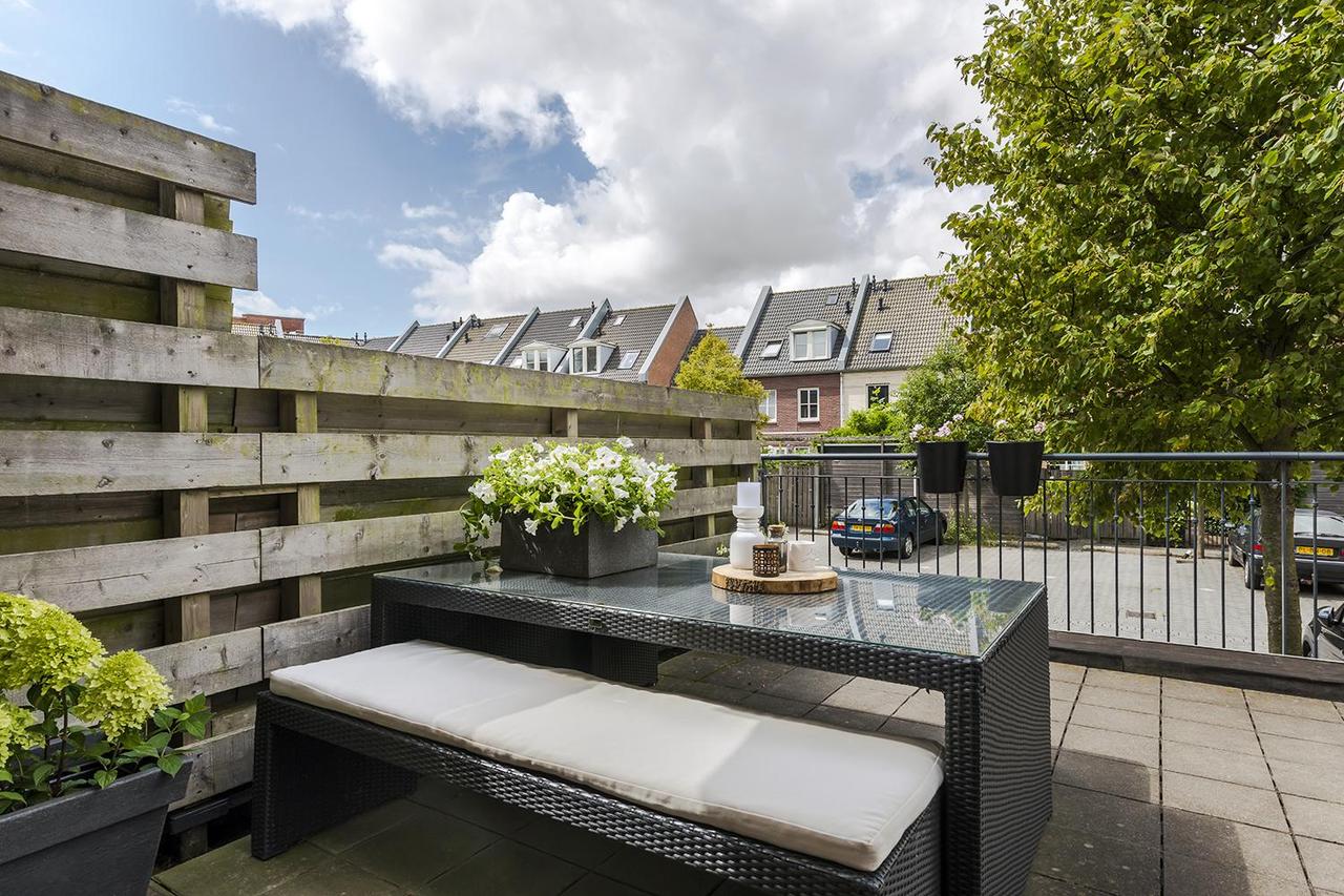 City Villa with Roof Terrace and Garage - Image 17