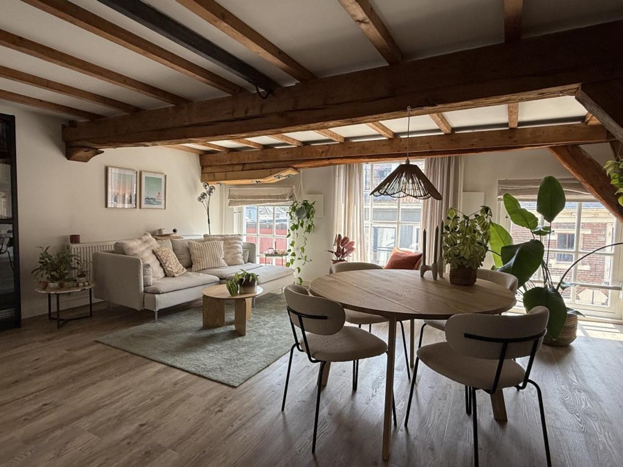 Apartment with Roof Terrace in City Centre - Image 2