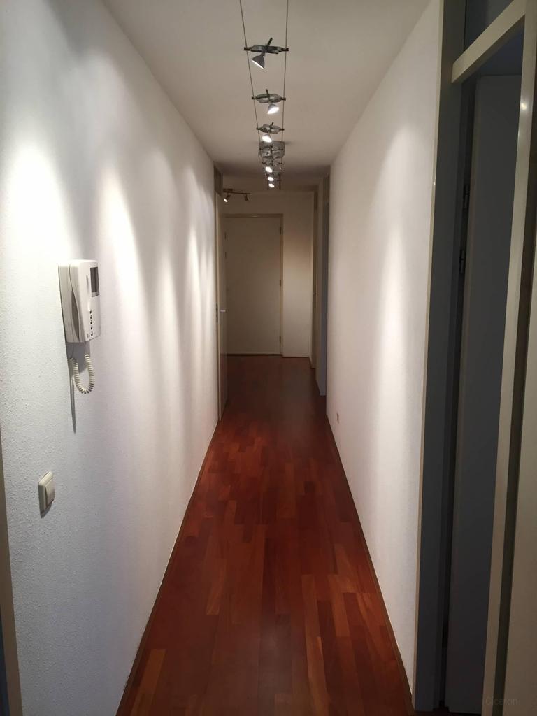 Hoekappartement met parkeerplek in centrum - Afbeelding 1