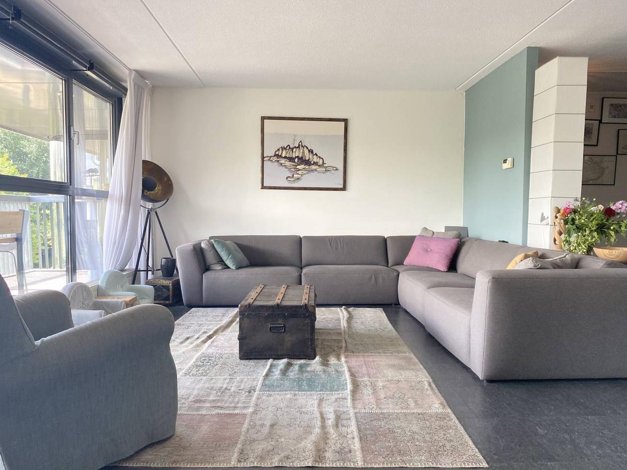 138 m² with canal-side terrace - Image 4