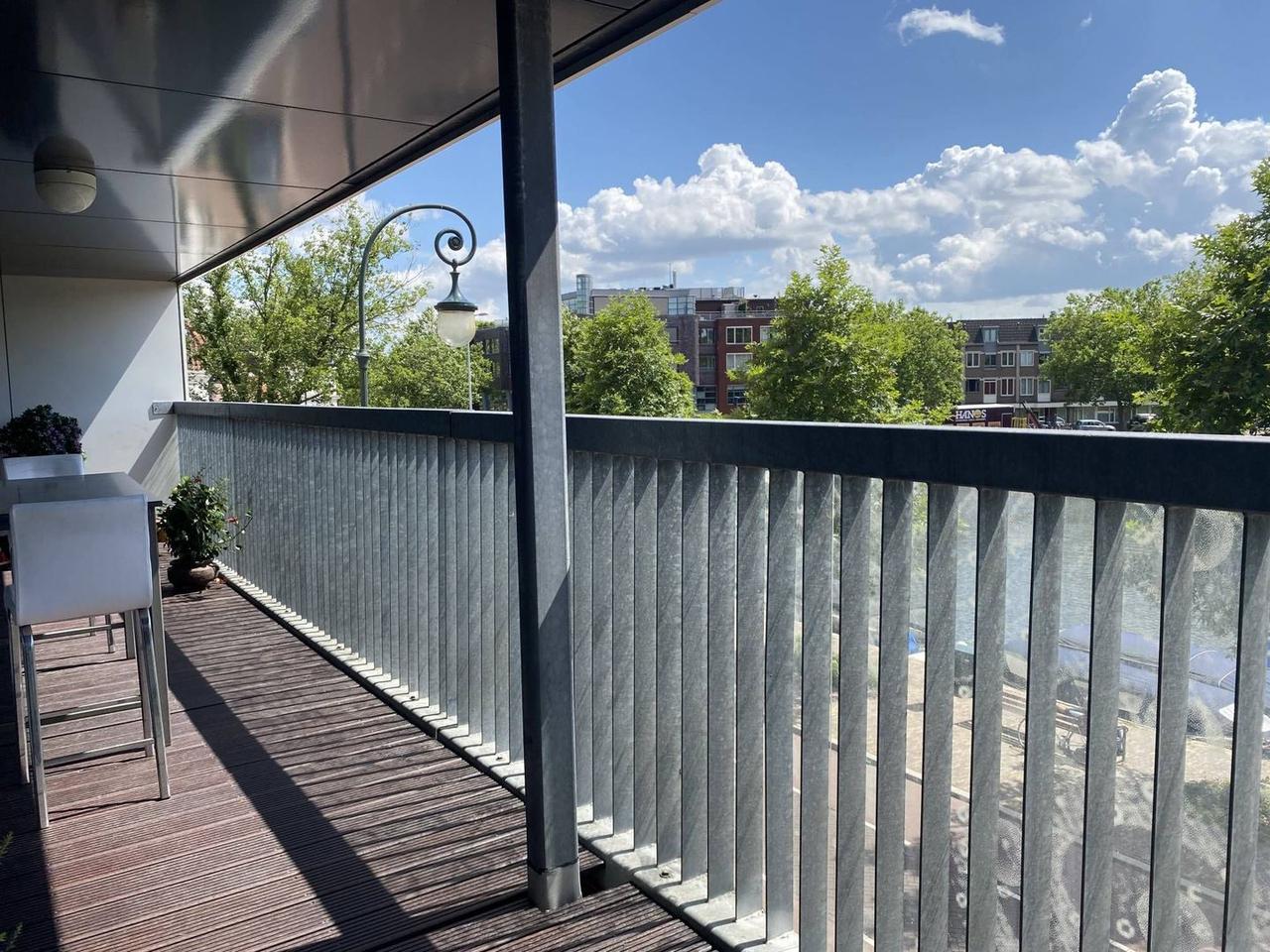 138 m² with canal-side terrace - Image 6