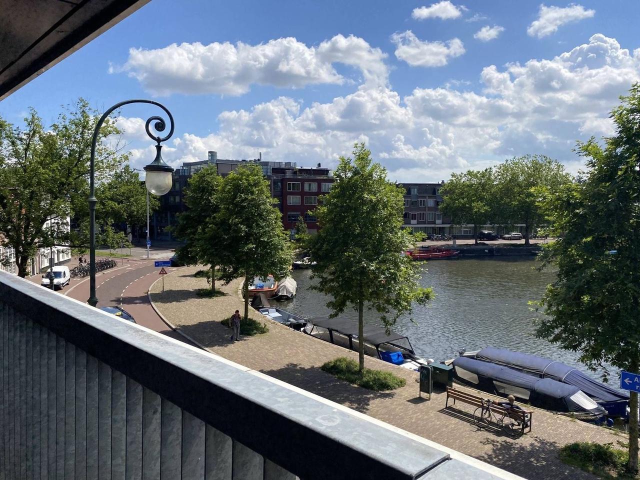 138 m² with canal-side terrace - Image 7