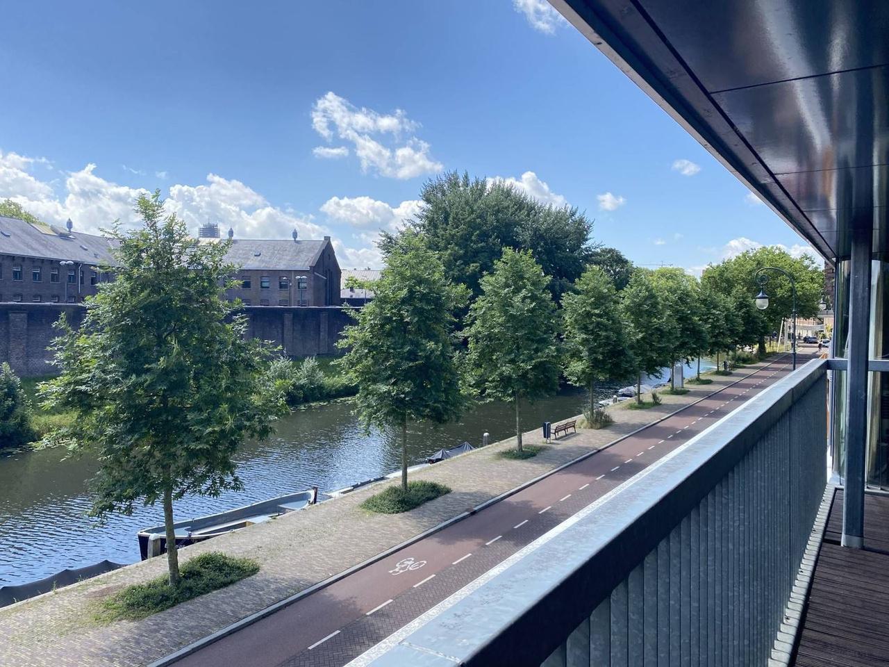 138 m² with canal-side terrace - Image 8