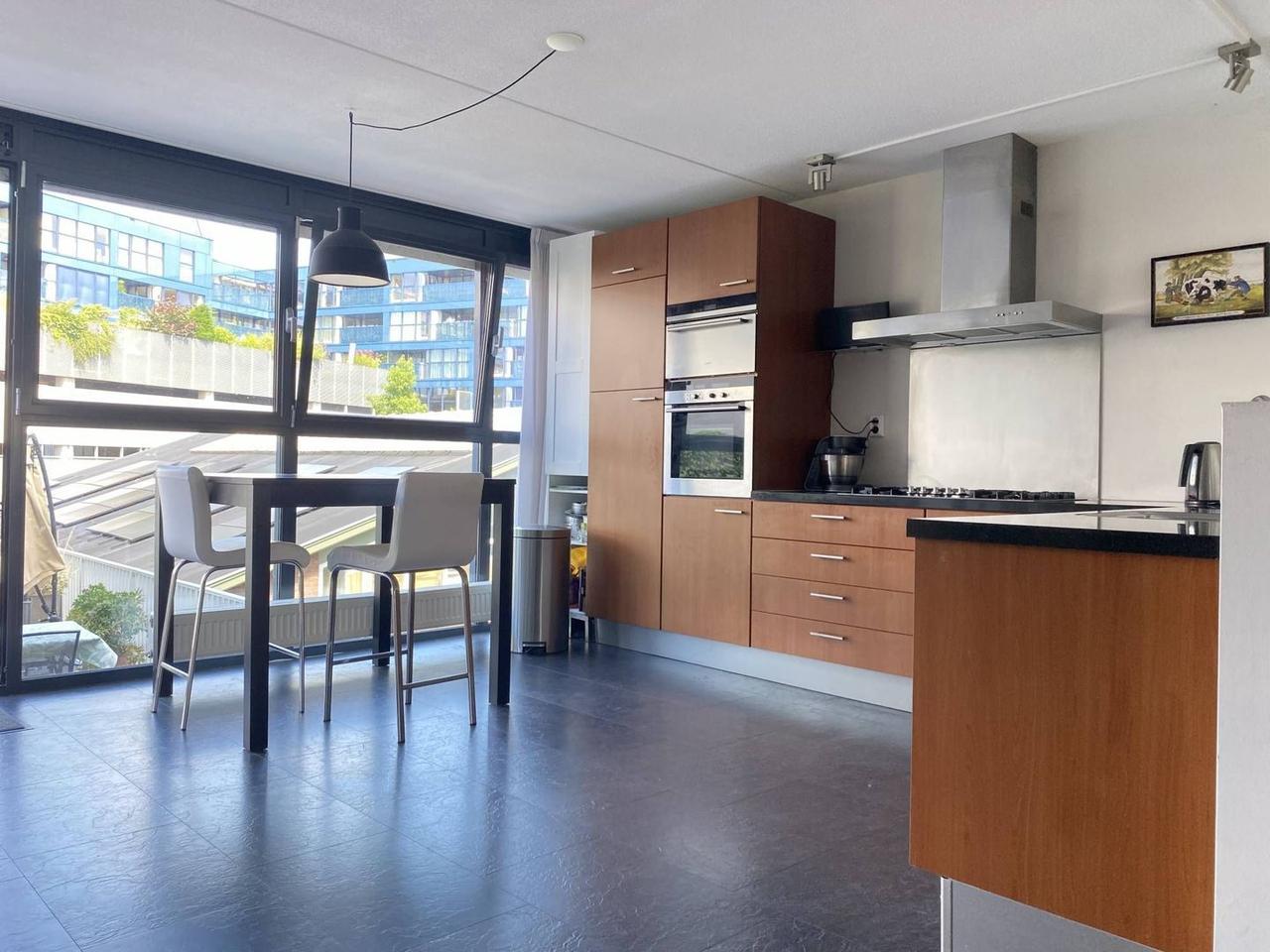 138 m² with canal-side terrace - Image 12