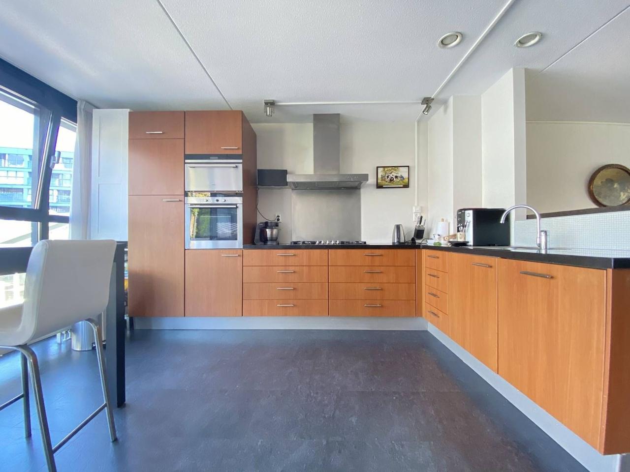 138 m² with canal-side terrace - Image 13