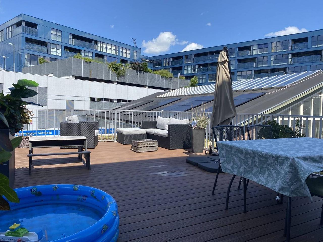 138 m² with canal-side terrace - Image 15