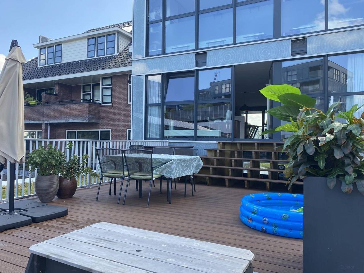 138 m² with canal-side terrace - Image 16