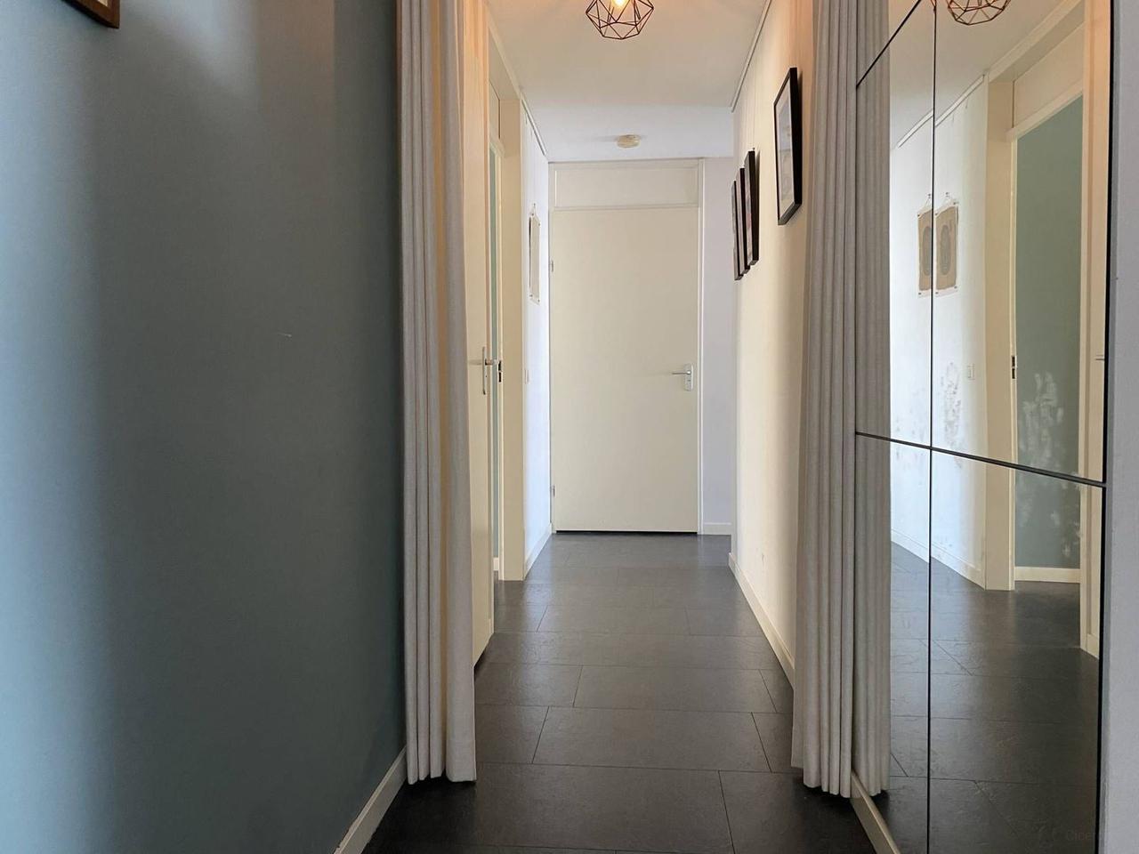 138 m² with canal-side terrace - Image 17