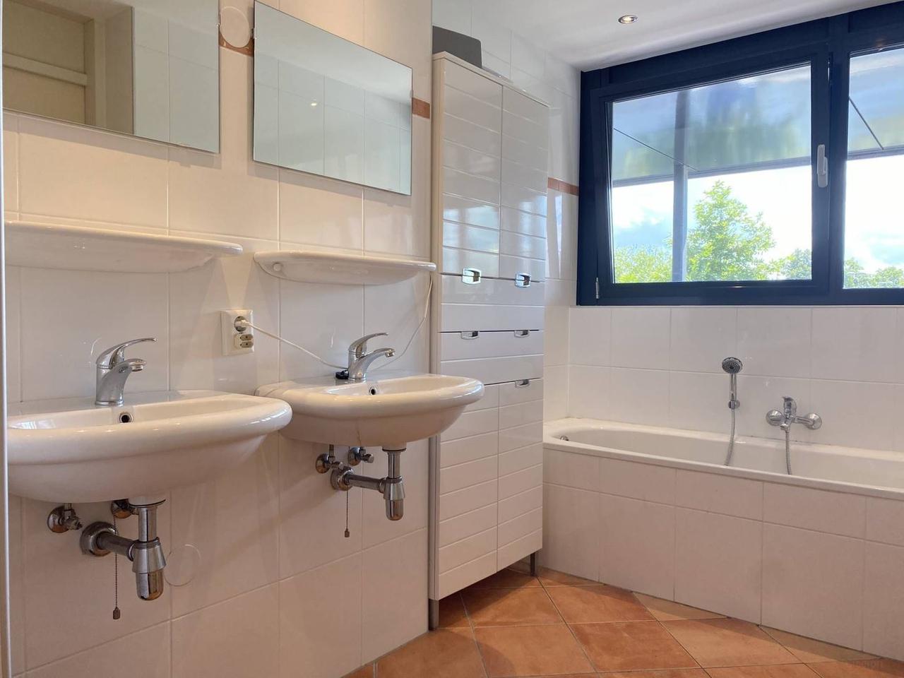 138 m² with canal-side terrace - Image 22