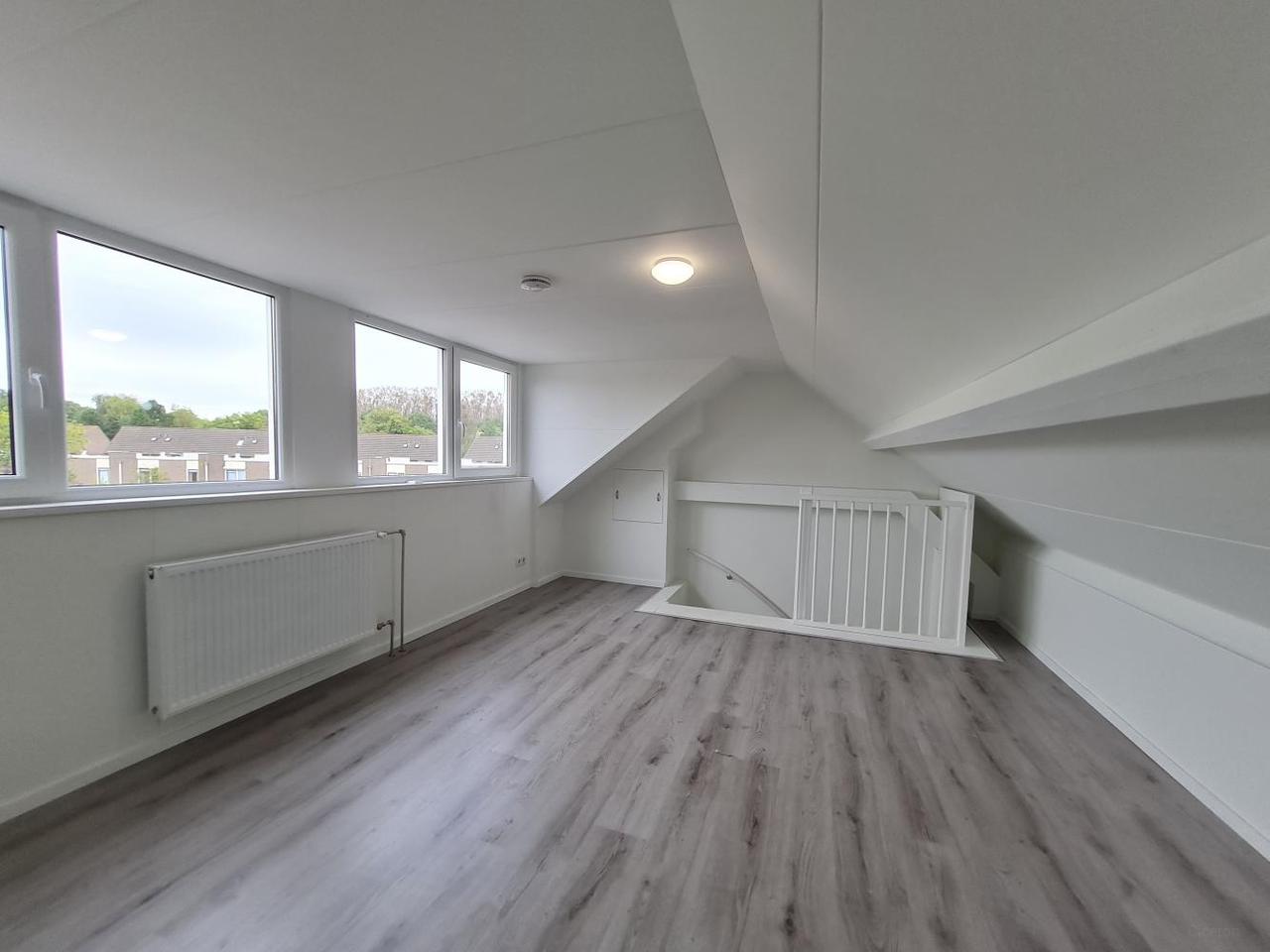 Eigen badkamer in Tilburg, 23 m² - Afbeelding 2
