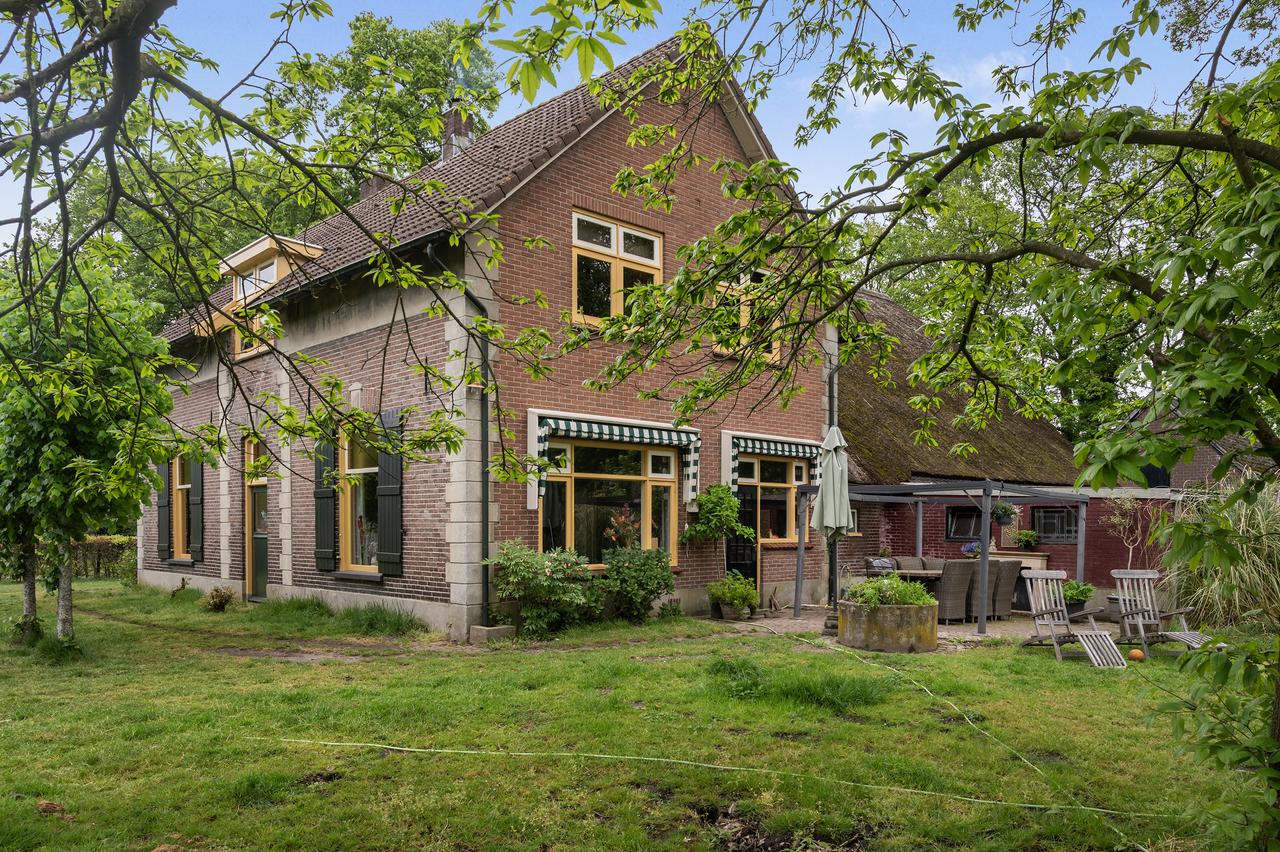 Farmhouse with Pasture in Loenen - Image 1