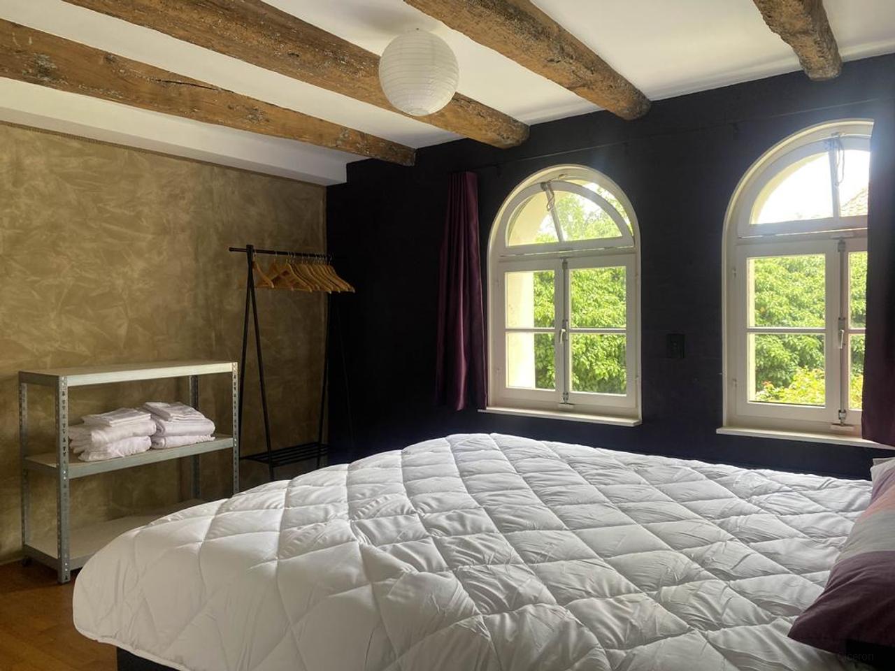 Furnished 2-bedroom apartment on the canal - Image 11