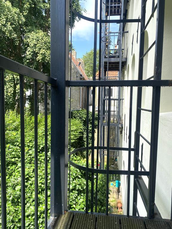 Furnished 2-bedroom apartment on the canal - Image 19