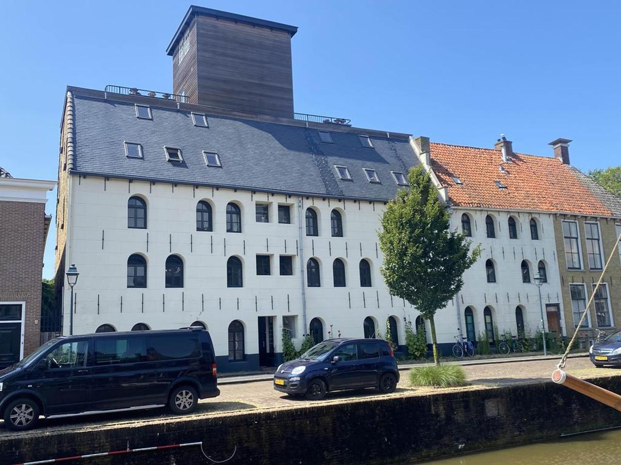 Furnished 2-bedroom apartment on the canal - Image 20