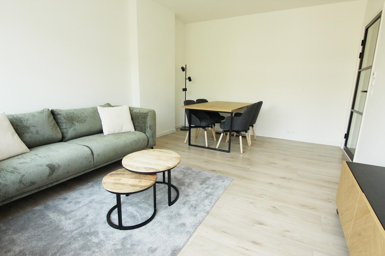 Gemeubileerd 4-kamerappartement met 2 balkons - Afbeelding 2