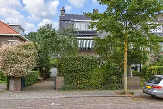 Hoekwoning met 5 slaapkamers en studio
