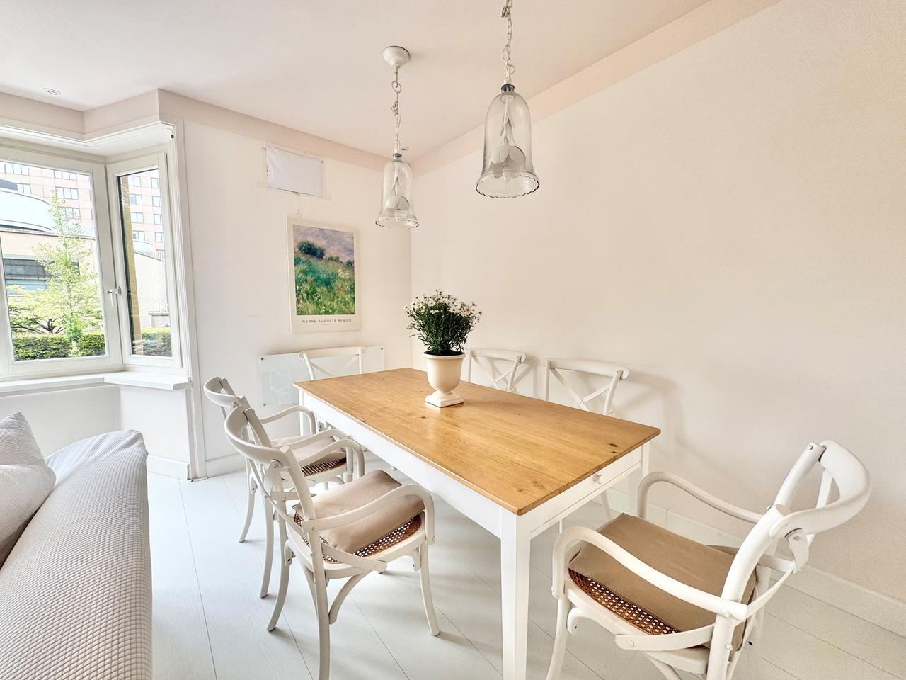 Gemeubileerd 3-kamerappartement in De Pijp - Afbeelding 2