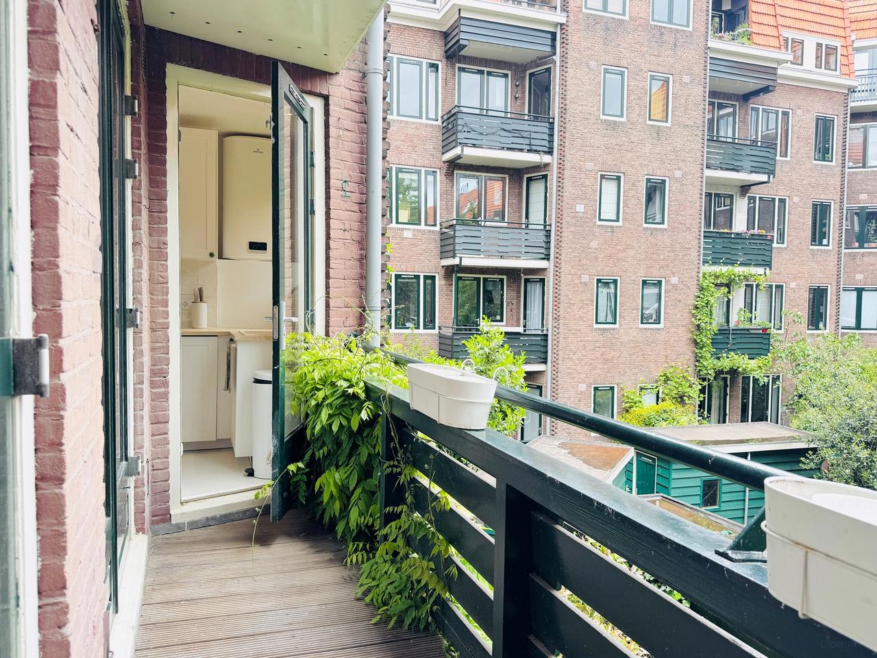 Gemeubileerd 3-kamerappartement in De Pijp - Afbeelding 4
