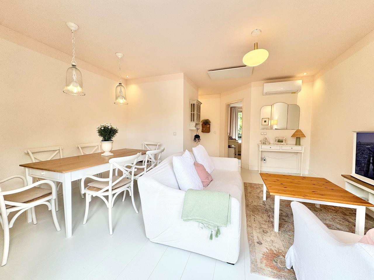Gemeubileerd 3-kamerappartement in De Pijp - Afbeelding 11