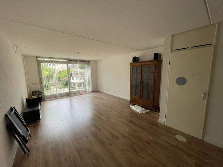 4-bedroom house with garden in Randwyck - Image 2