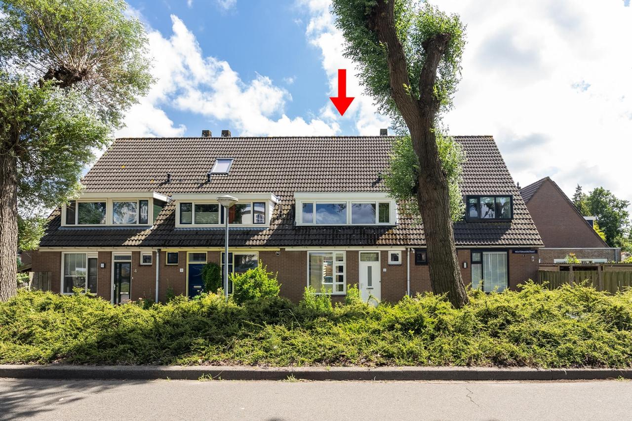 Renovated family home with garden - Image 1
